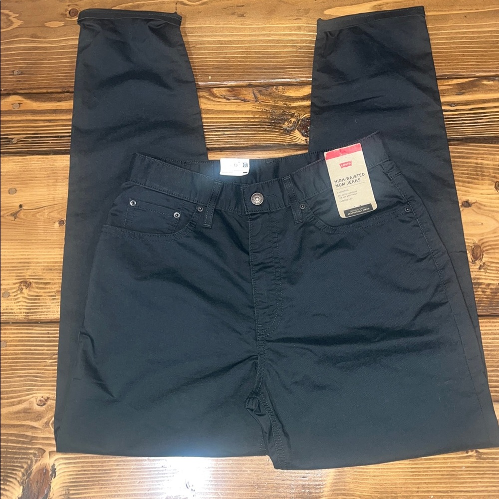 Levi's Stretchy Black Pants High Waisted Mom Jeans Tapered Leg 28x30 NWT